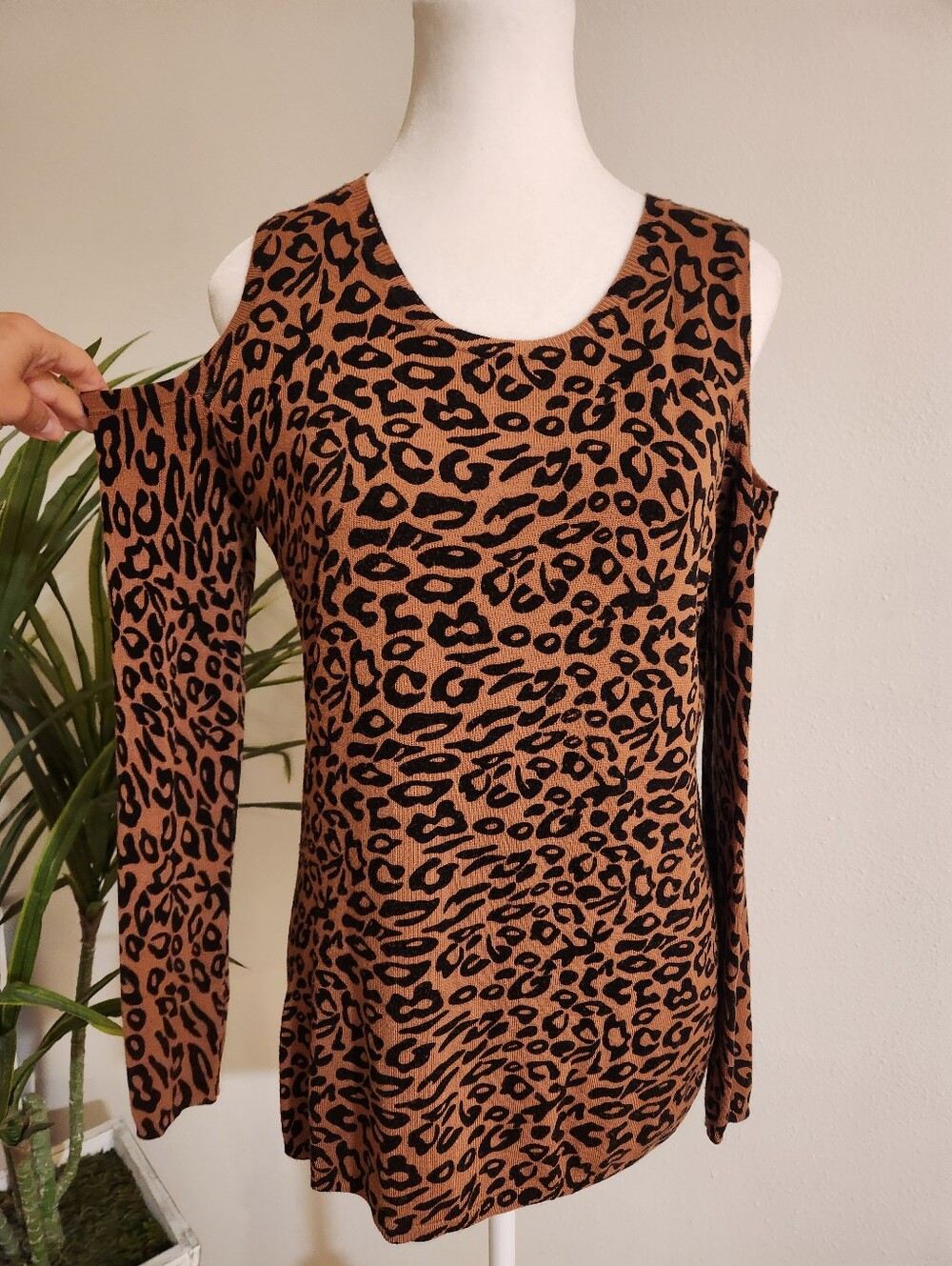 Off Shouldet Sweater